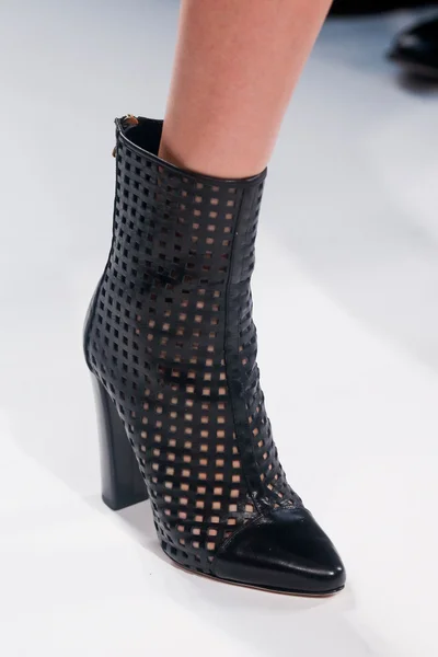 Look 16